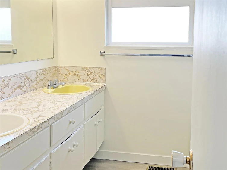 5854 Burns Place, Burnaby, BC, V5H 1X1 - 11