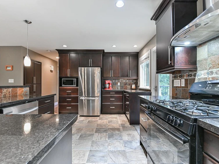 3176 Old Clayburn Road, Abbotsford, BC, V2S 4H3 - 10