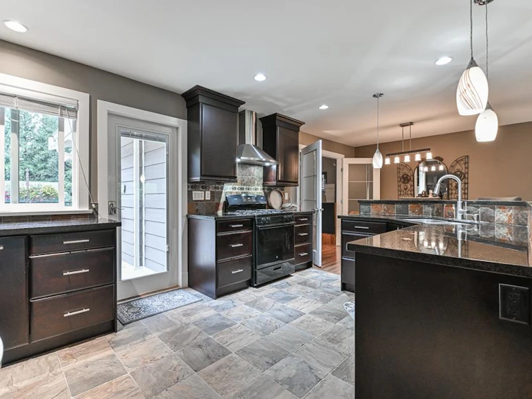 3176 Old Clayburn Road, Abbotsford, BC, V2S 4H3 - 11