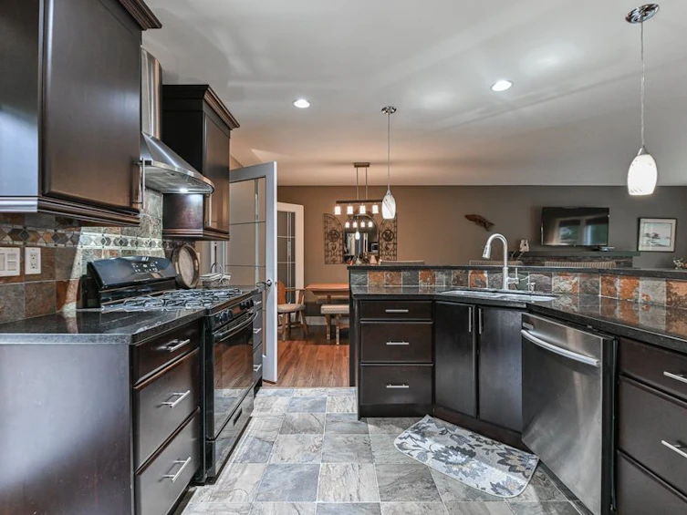 3176 Old Clayburn Road, Abbotsford, BC, V2S 4H3 - 12