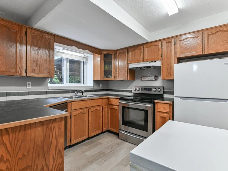 3176 Old Clayburn Road, Abbotsford, BC, V2S 4H3 - 33