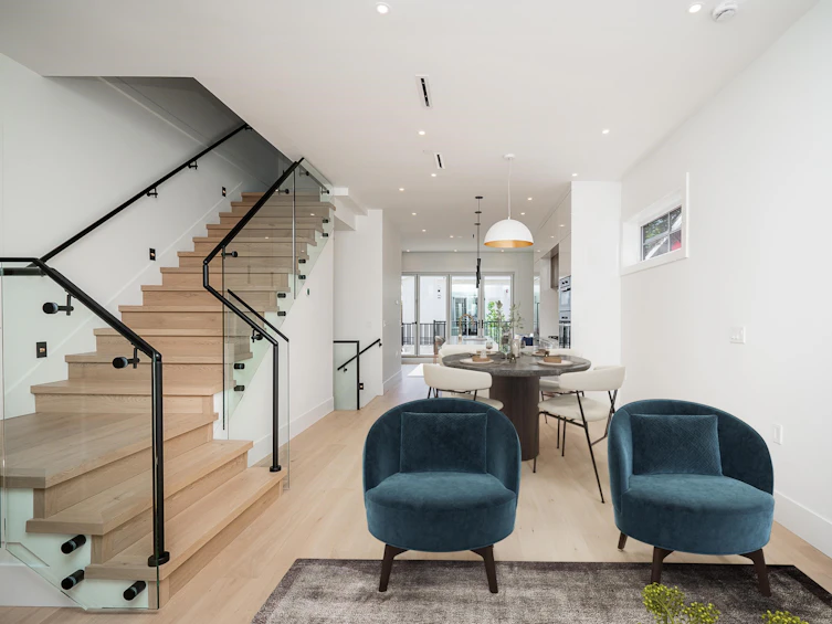 648 East 30th Avenue, Vancouver, BC, V5V 2V6 - 4