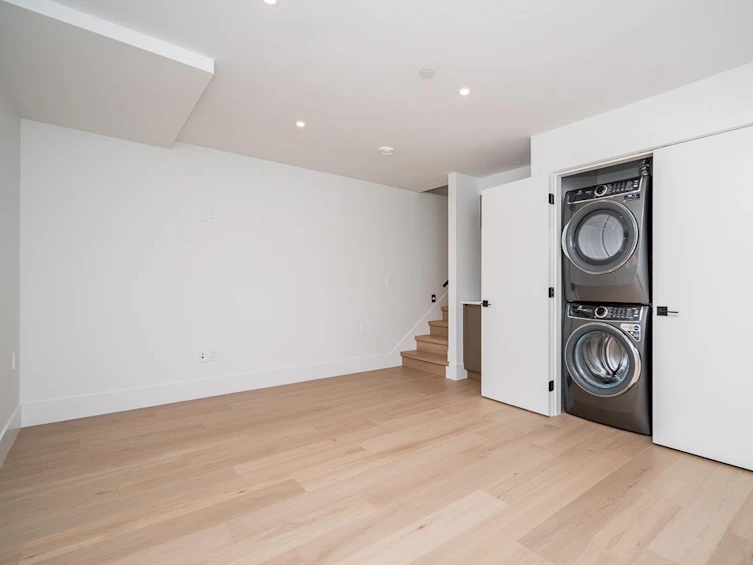 648 East 30th Avenue, Vancouver, BC, V5V 2V6 - 24