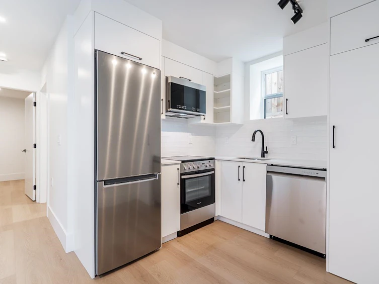 648 East 30th Avenue, Vancouver, BC, V5V 2V6 - 26