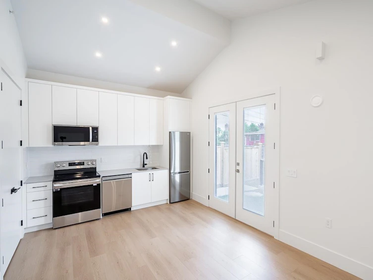 648 East 30th Avenue, Vancouver, BC, V5V 2V6 - 33