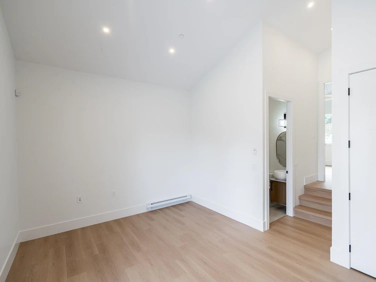 648 East 30th Avenue, Vancouver, BC, V5V 2V6 - 34
