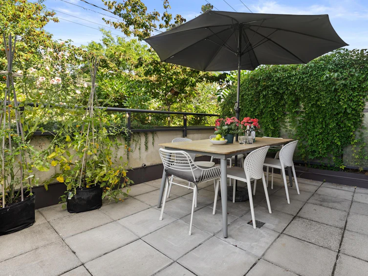 212-1961 Collingwood Street, Vancouver, BC, V6R 3K6 - 3