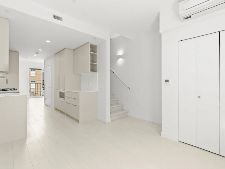 339-1120 East Georgia Street, Vancouver, BC, V6A 1Z3 - 12