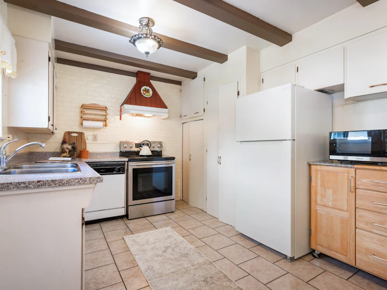 10108 Park Drive, Surrey, BC, V3V 3A7 - 10