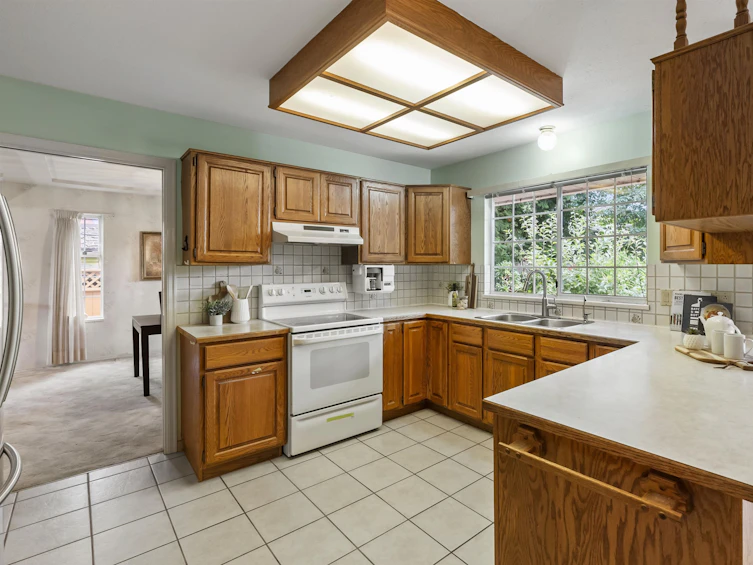 15450 92a Avenue, Surrey, BC, V3R 9B1 - 9
