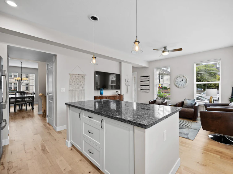 17272 3a Avenue, Surrey, BC, V3Z 9P7 - 11