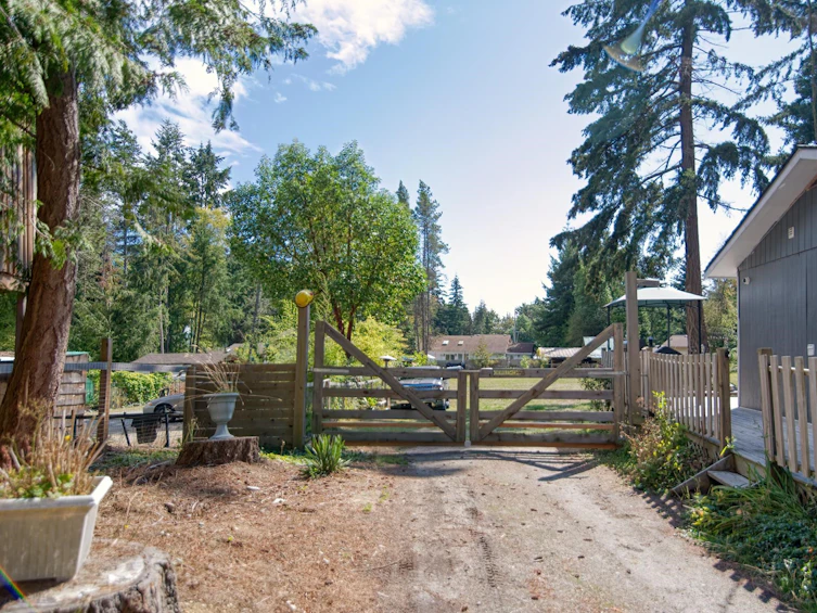 8045 Southwood Road, Halfmoon Bay, BC, V7Z 1A7 - 25