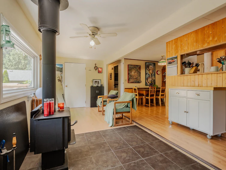 3395 Spruce Road, Roberts Creek, BC, V0N 2W2 - 5