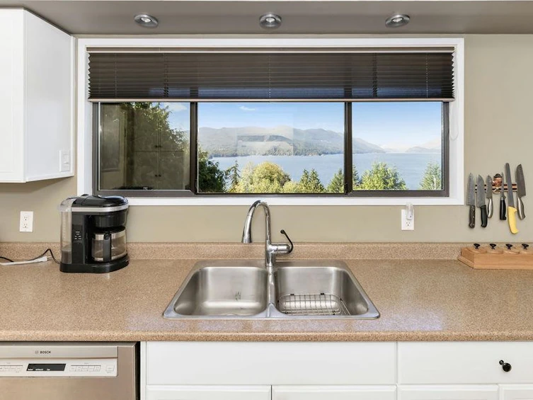 6950 Porpoise Drive, Sechelt, BC, V7Z 0C8 - 4
