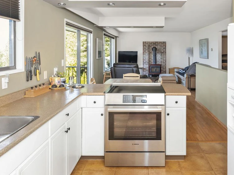 6950 Porpoise Drive, Sechelt, BC, V7Z 0C8 - 13