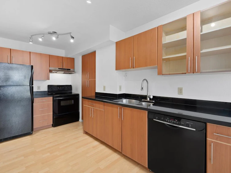 214-1330 Burrard Street, Vancouver, BC, V6Z 2B8 - 6