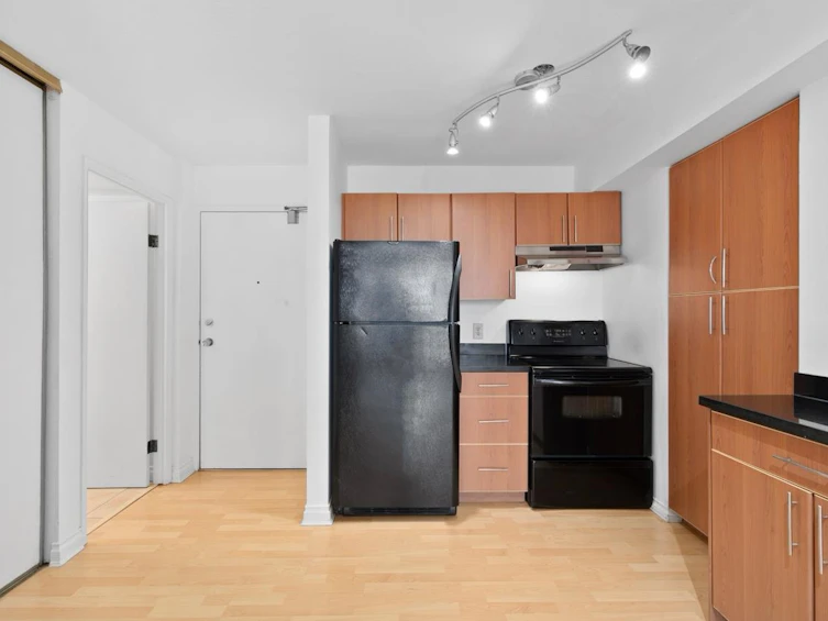 214-1330 Burrard Street, Vancouver, BC, V6Z 2B8 - 7