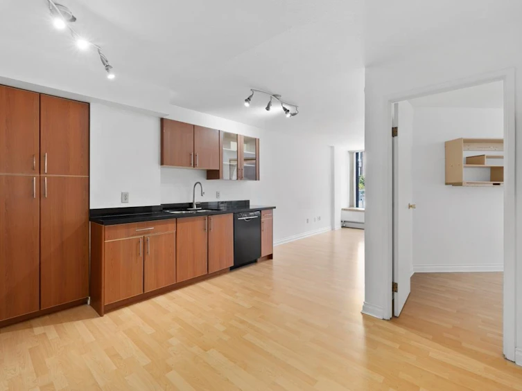 214-1330 Burrard Street, Vancouver, BC, V6Z 2B8 - 8