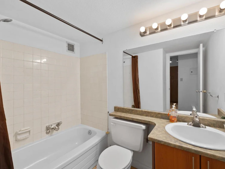 214-1330 Burrard Street, Vancouver, BC, V6Z 2B8 - 12