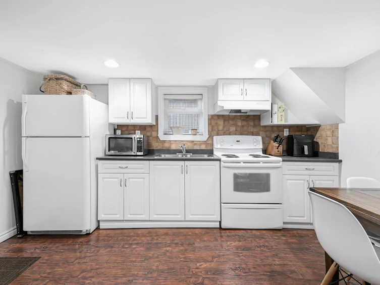 155 E 23rd Avenue, Vancouver, BC, V5V 1X1 - 23