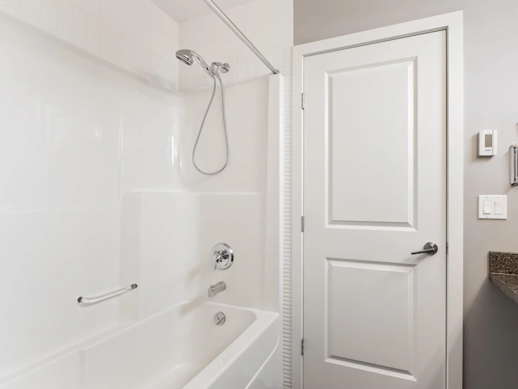 200-15268 18, Surrey, BC, V4A 1W8 - 18