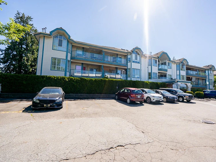 203-5646 200, Langley, BC, V3A 1M8 - 2