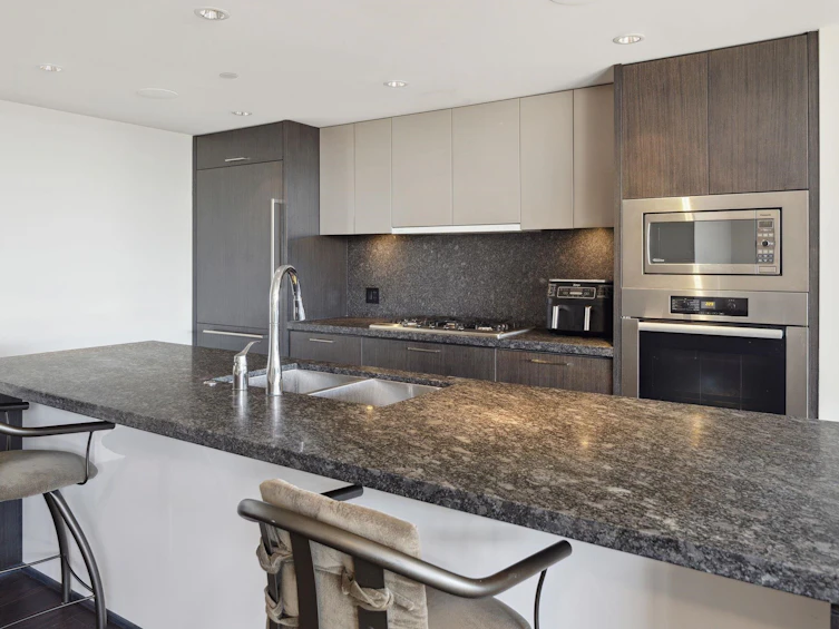 301-918 Keith Road, West Vancouver, BC, V7T 1M3 - 10