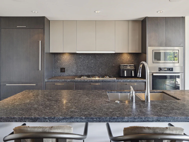 301-918 Keith Road, West Vancouver, BC, V7T 1M3 - 11