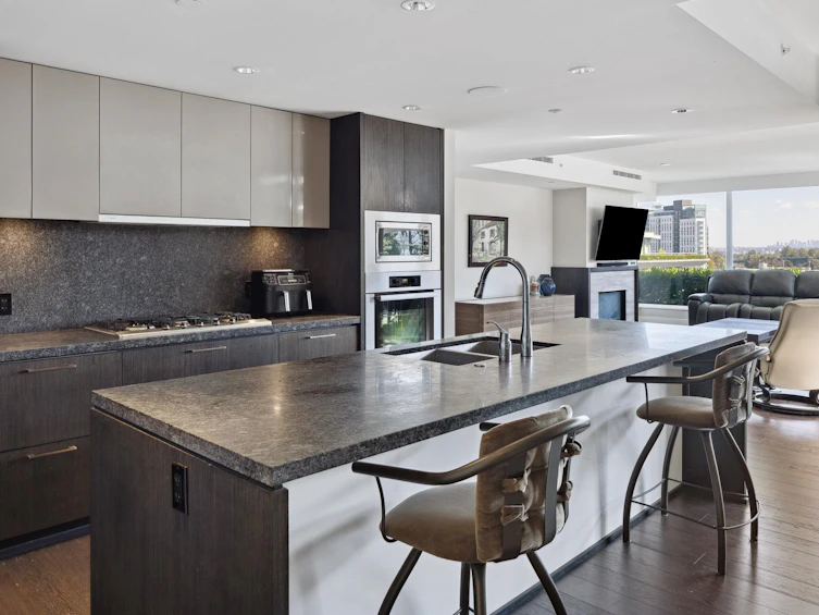 301-918 Keith Road, West Vancouver, BC, V7T 1M3 - 12