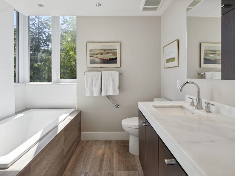 301-918 Keith Road, West Vancouver, BC, V7T 1M3 - 21