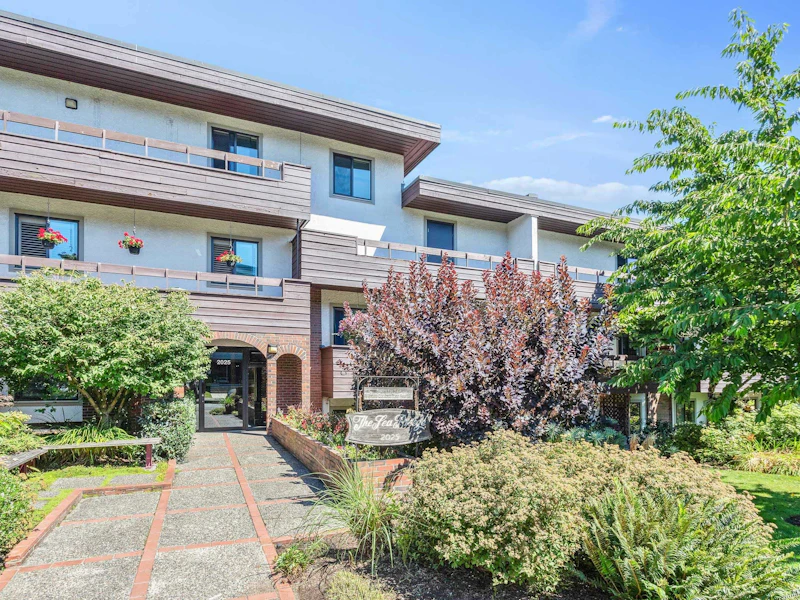 318 - 2025 W 2nd Avenue, Vancouver BC V6J 1J6
