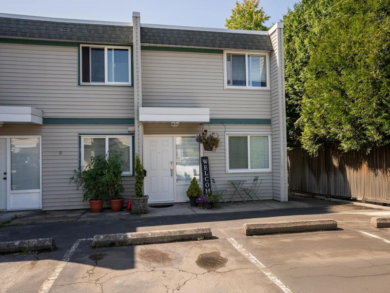10 - 4957 57th Street, Delta BC V4K 3E7