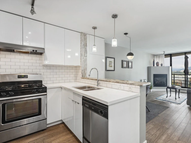 1106-124 West 1st Street, North Vancouver, BC, V7M 3N3 - 6