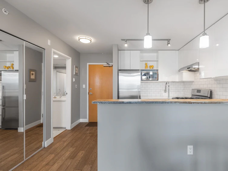 1106-124 West 1st Street, North Vancouver, BC, V7M 3N3 - 7