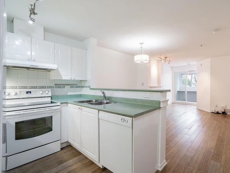306-868 Kingsway, Vancouver, BC, V5V 3C3 - 2