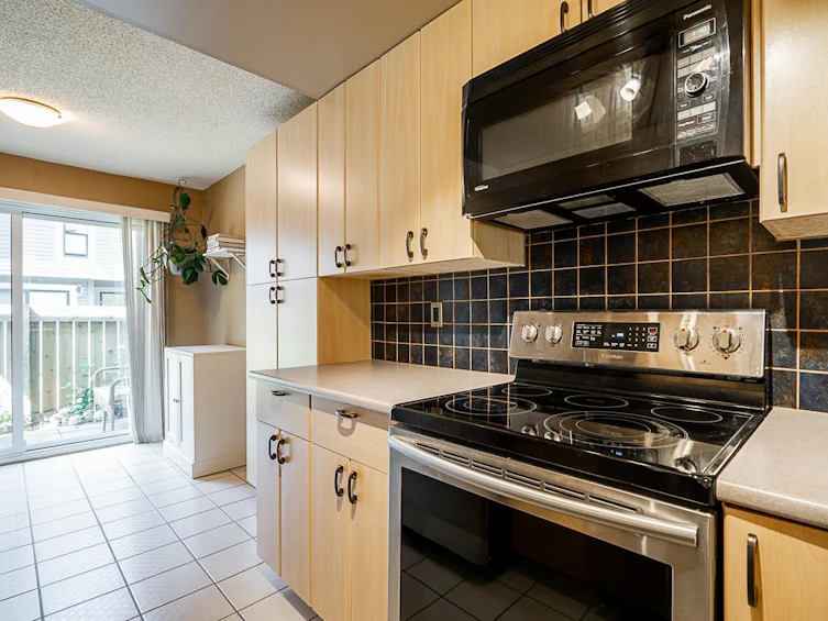 7444 Meadowland Place, Vancouver, BC, V5S 3Z4 - 10