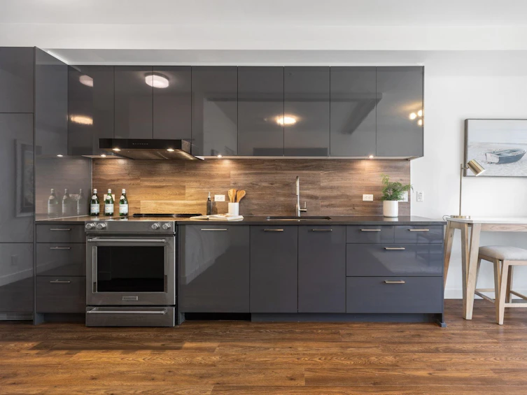 207-711 West 14th Street, North Vancouver, BC, V7M 3E8