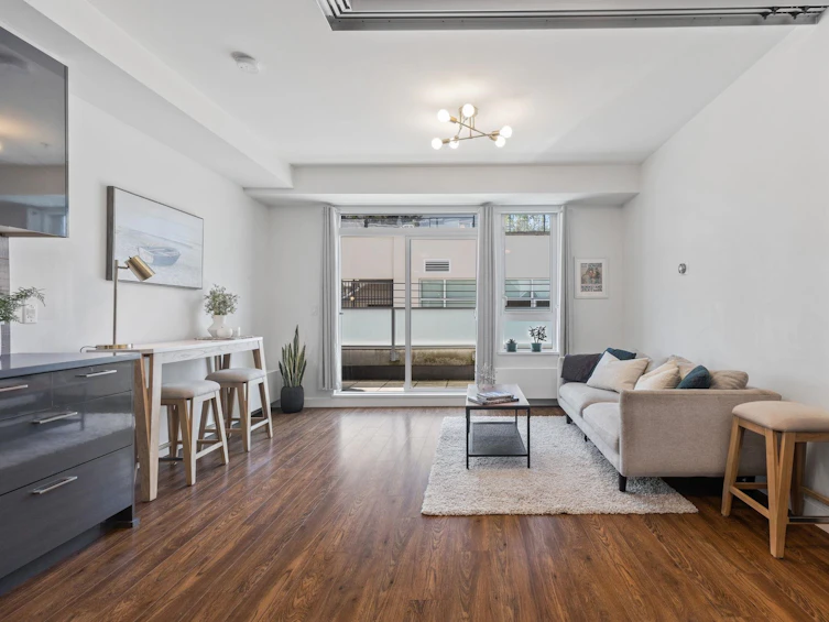 207-711 West 14th Street, North Vancouver, BC, V7M 3E8 - 2