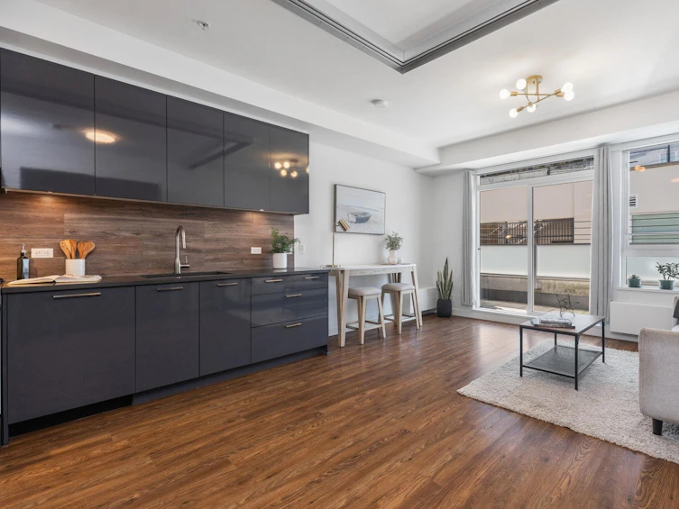 207-711 West 14th Street, North Vancouver, BC, V7M 3E8 - 3