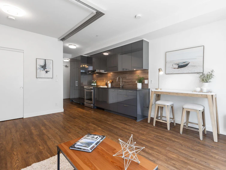 207-711 West 14th Street, North Vancouver, BC, V7M 3E8 - 8
