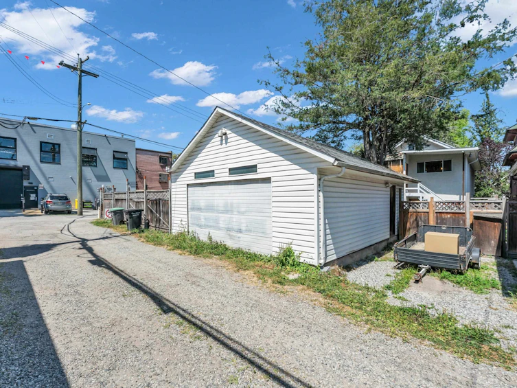 238 E 23rd Avenue, Vancouver, BC, V5V 1X3 - 23