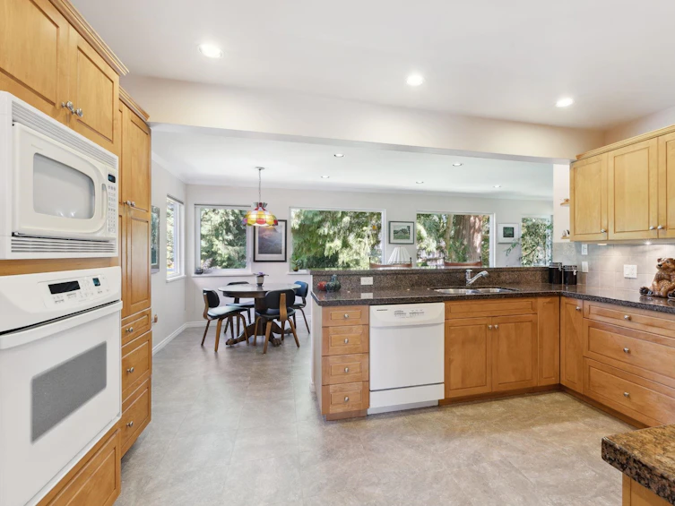 1332 Crayford Close, North Vancouver, BC, V7J 1P7 - 12