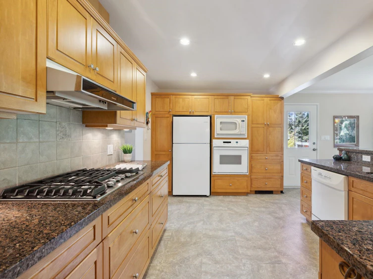 1332 Crayford Close, North Vancouver, BC, V7J 1P7 - 13