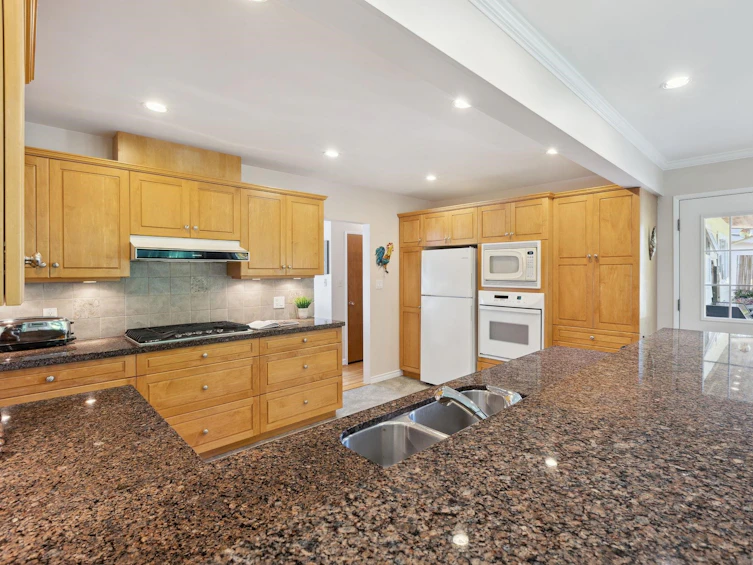 1332 Crayford Close, North Vancouver, BC, V7J 1P7 - 15