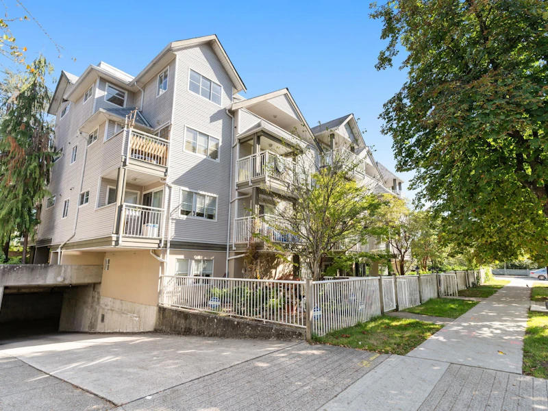 401 - 1883 E 10th Avenue, Vancouver BC V5N 1X8