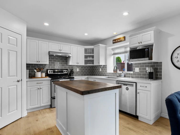 9444 202b, Langley, BC, V1M 3Z4 - 9