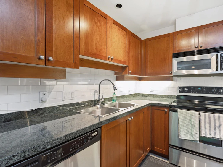 205-675 Park Crescent, New Westminster, BC, V3L 5W4 - 10