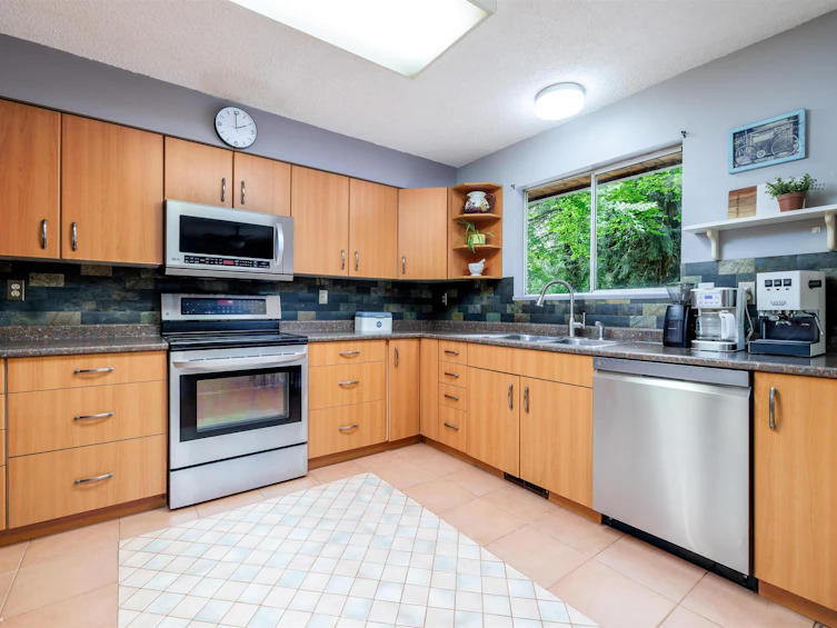 7733 138 Street, Surrey, BC, V3W 6A4 - 9