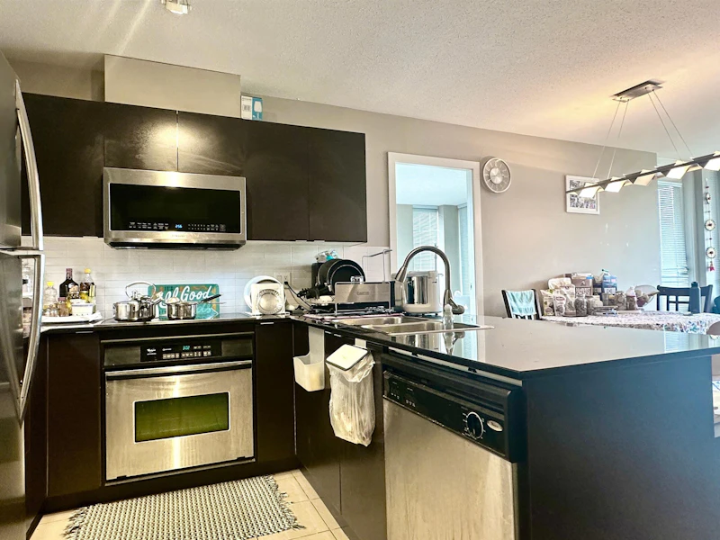 702 - 4178 Dawson Street, Burnaby BC V5C 0A1