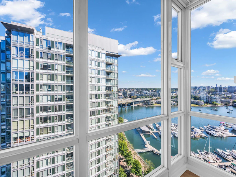 2207 - 1077 Marinaside Crescent, Vancouver BC V6Z 2Z5